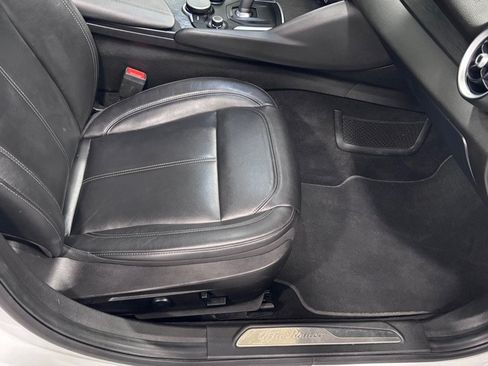 Used 2019 Alfa Romeo Giulia AWD image 18