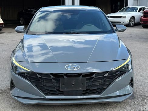 Used 2021 Hyundai Elantra SEL w/ Convenience Package FWD image 2
