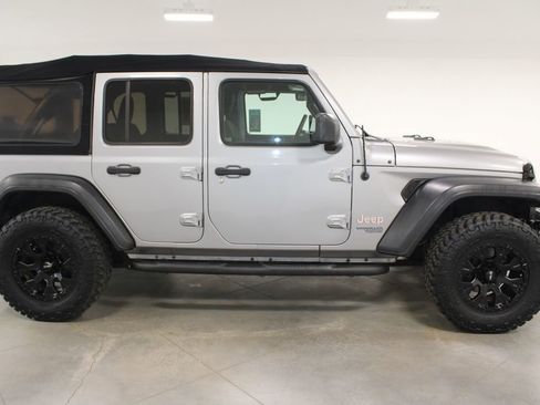 Used 2018 Jeep Wrangler Unlimited Sport S image 11