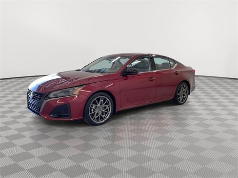 Certified 2024 Nissan Altima 2.0 SR image 6