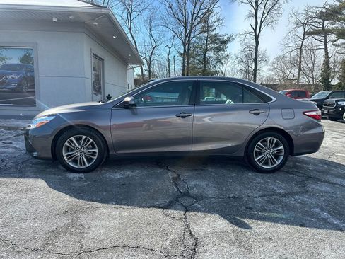 Used 2015 Toyota Camry SE image 4