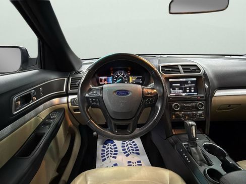 Used 2016 Ford Explorer XLT w/ Equipment Group 202A image 13