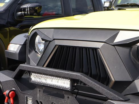 Used 2022 Jeep Wrangler Unlimited Rubicon w/ Cold Weather Group image 2