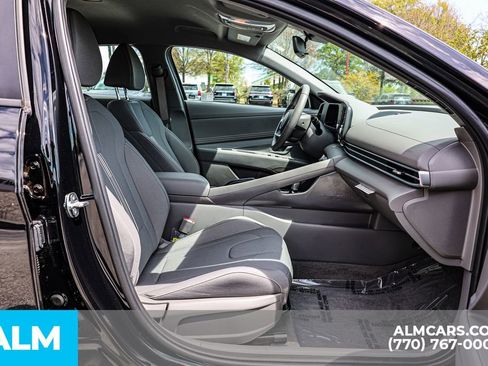 Used 2025 Hyundai Elantra Sport FWD image 21