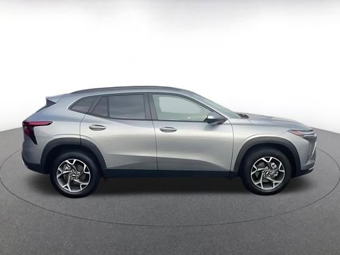 Used 2025 Chevrolet Trax LT image 16