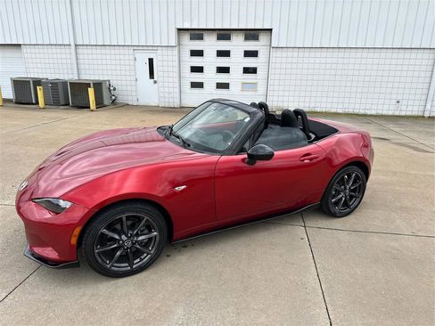 Used 2016 MAZDA MX-5 Miata Club image 11
