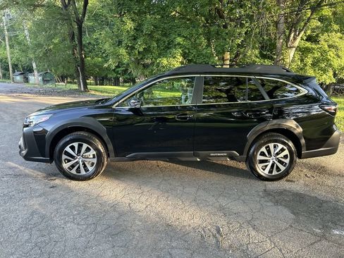 Certified 2025 Subaru Outback Premium w/ Popular Package #1 AWD/4WD image 5