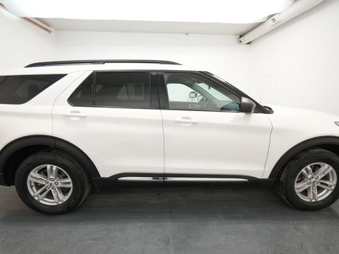 Used 2020 Ford Explorer XLT w/ Equipment Group 202A image 10