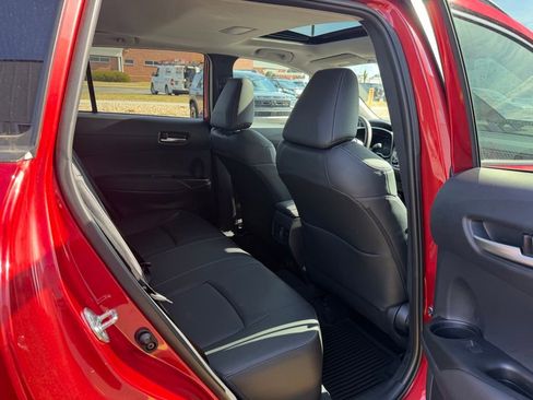 Used 2025 Toyota Corolla Cross XLE image 18