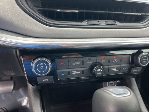 Certified 2022 Jeep Compass Limited image 41