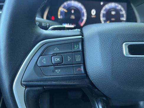 Used 2022 Jeep Grand Cherokee L Laredo w/ Luxury Tech Group I image 17