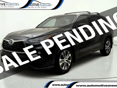 Used 2020 Toyota Highlander XLE AWD/4WD image 1