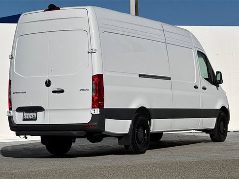 Used 2024 Mercedes-Benz Sprinter 2500 image 4
