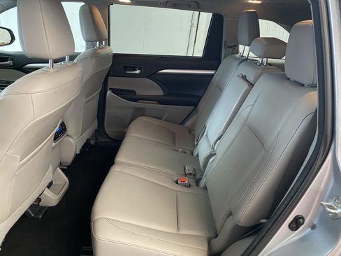 Used 2015 Toyota Highlander XLE AWD/4WD image 19