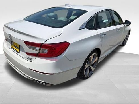 Used 2018 Honda Accord Touring image 4