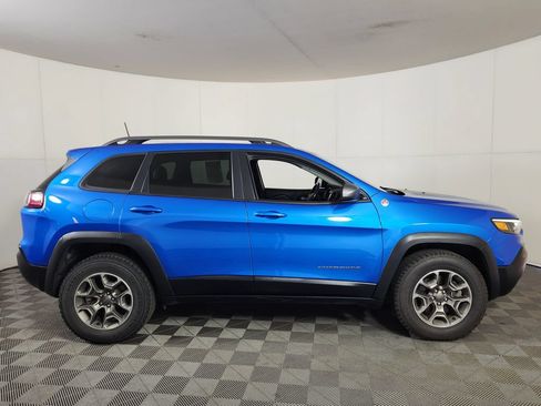 Used 2020 Jeep Cherokee Trailhawk w/ Cold Weather Group AWD/4WD image 8