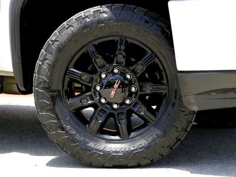 Used 2021 GMC Sierra 2500 AT4 AWD/4WD image 2