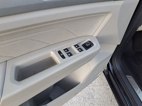 Certified 2022 Volkswagen Atlas SE image 15