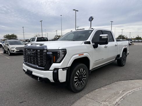 Used 2024 GMC Sierra 2500 Denali Ultimate AWD/4WD image 3