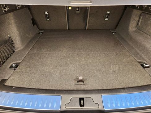 New 2025 Land Rover Range Rover Velar Dynamic SE image 31