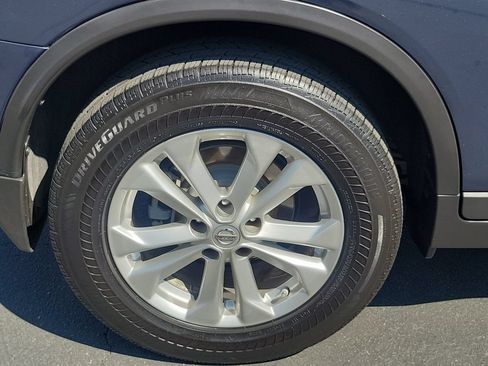 Used 2015 Nissan Rogue SV w/ SV Premium Package FWD image 7