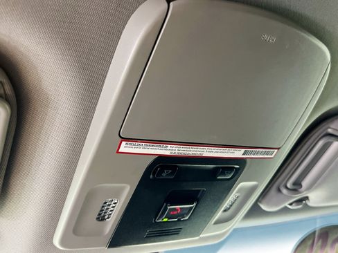 Used 2020 Toyota Camry SE image 17