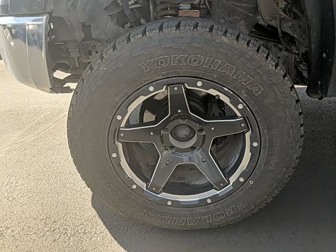 Used 2014 Toyota Tundra Limited w/ Limited Premium Package image 9