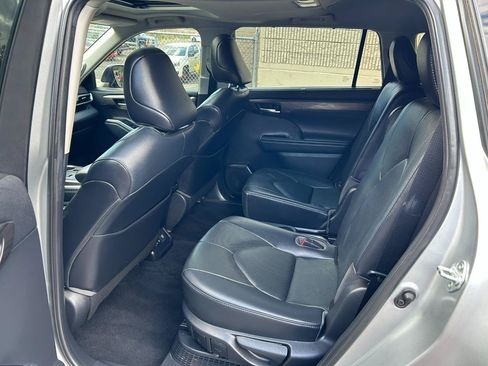 Used 2021 Toyota Highlander Limited AWD/4WD image 14