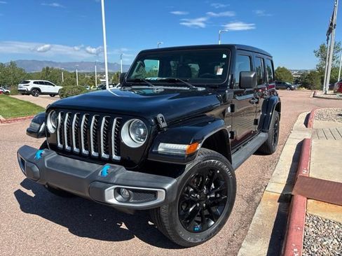 Used 2023 Jeep Wrangler Unlimited Sahara w/ Cold Weather Group AWD/4WD image 3