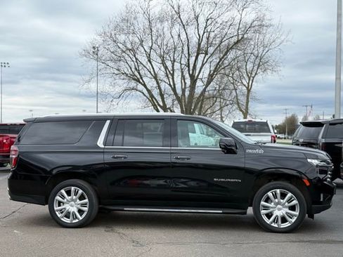 Used 2023 Chevrolet Suburban High Country image 42