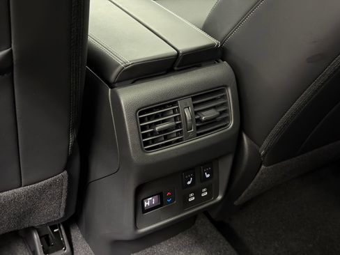 Used 2026 Nissan Rogue Platinum w/ Platinum Premium Package image 19