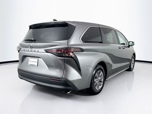 Certified 2026 Toyota Sienna LE FWD image 2