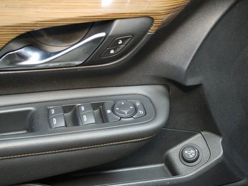 Used 2021 GMC Terrain SLE w/ Driver Convenience Package image 19