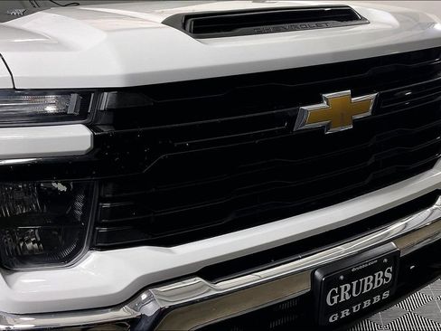 Used 2024 Chevrolet Silverado 2500 W/T w/ WT Convenience Package AWD/4WD image 32