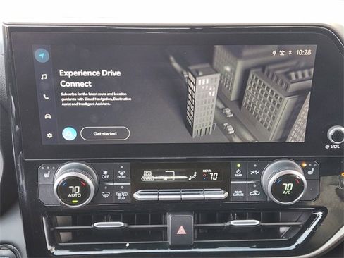 Used 2023 Toyota Highlander XLE image 12