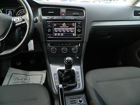 Used 2018 Volkswagen Golf S image 15