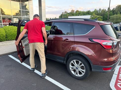 Used 2018 Ford Escape SEL FWD image 3