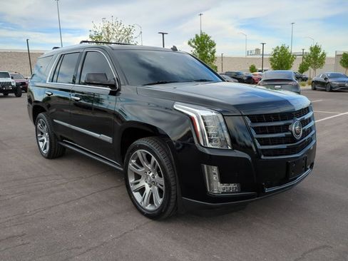 Used 2015 Cadillac Escalade Premium image 3