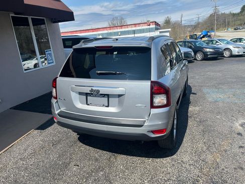 Used 2017 Jeep Compass Latitude image 6