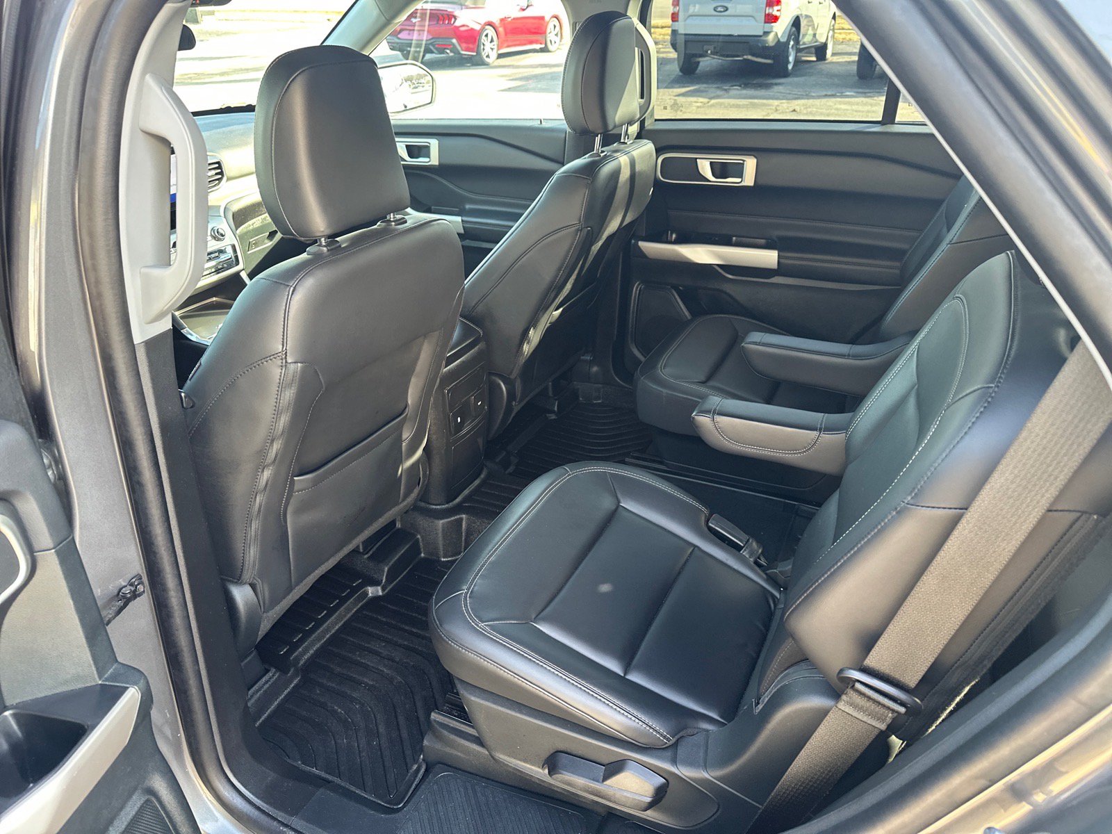 Used 2023 Ford Explorer XLT w/ Equipment Group 202A AWD/4WD image 9