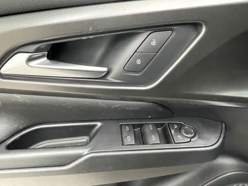 New 2026 Chevrolet Equinox EV LT image 9