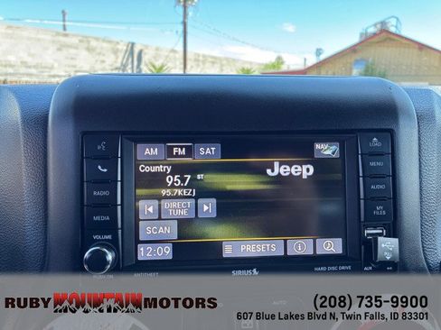 Used 2016 Jeep Wrangler Unlimited Rubicon w/ Dual Top Group AWD/4WD image 21