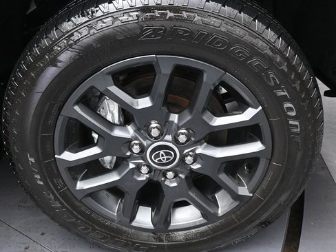 Used 2022 Toyota Tundra Platinum image 40