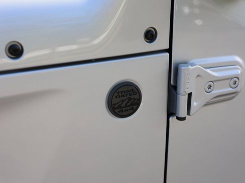 Used 2024 Jeep Wrangler Sport S image 12