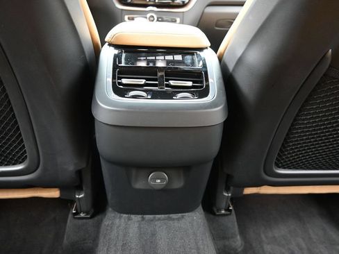 Used 2024 Volvo XC60 B5 Ultimate w/ Protection Package Premier AWD/4WD image 24