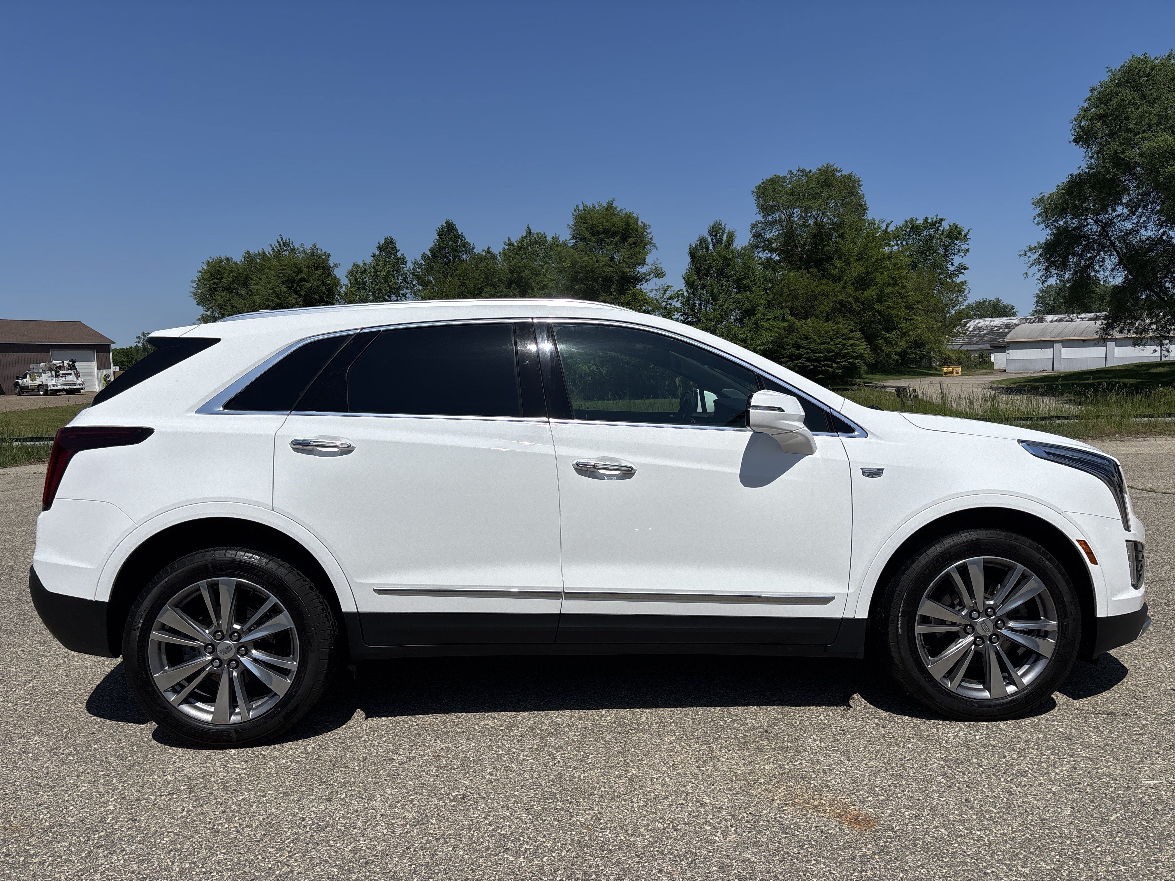 Used 2024 Cadillac XT5 Premium Luxury FWD image 2
