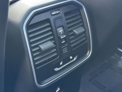 Certified 2025 Porsche Macan image 15