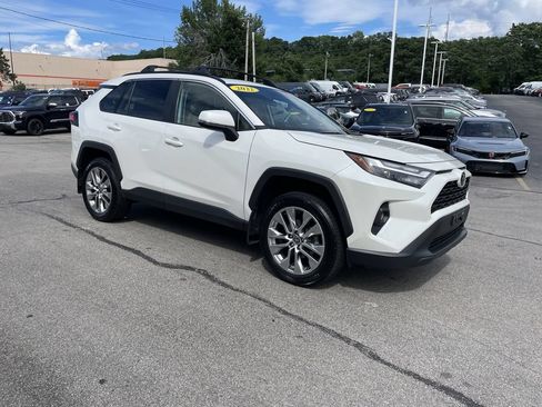 Certified 2022 Toyota RAV4 XLE Premium AWD/4WD image 6