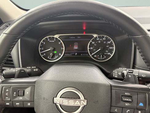 Used 2025 Nissan Rogue SV w/ SV Premium Package FWD image 30