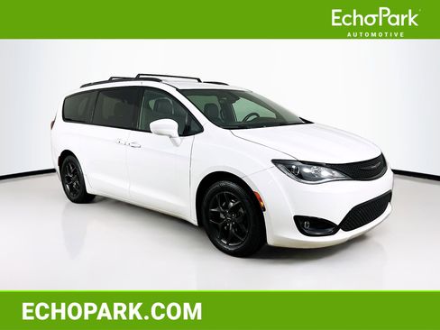 Used 2018 Chrysler Pacifica Touring-L w/ Premium Audio Group image 1